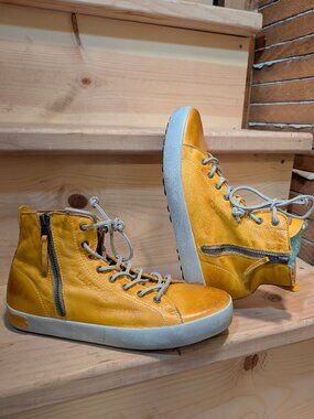 EUC Blackstone Women's 11 JL18 Butterscotch Leather zip High Tops Yellow sneaker